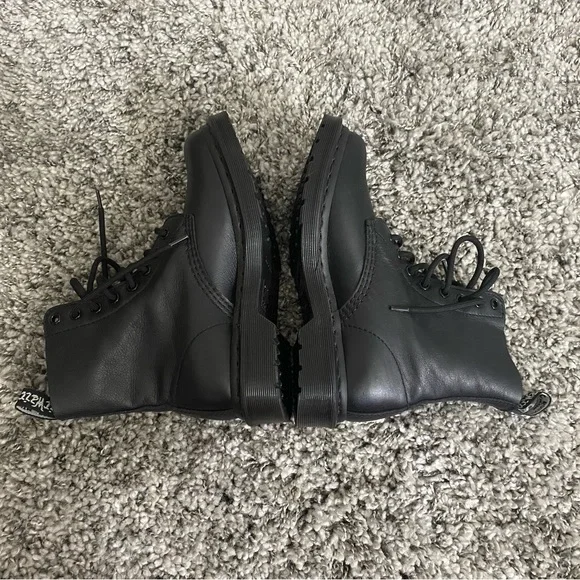 Dr. Martens 1460 Size 6 High Top Leather Boot - Picture 4 of 6